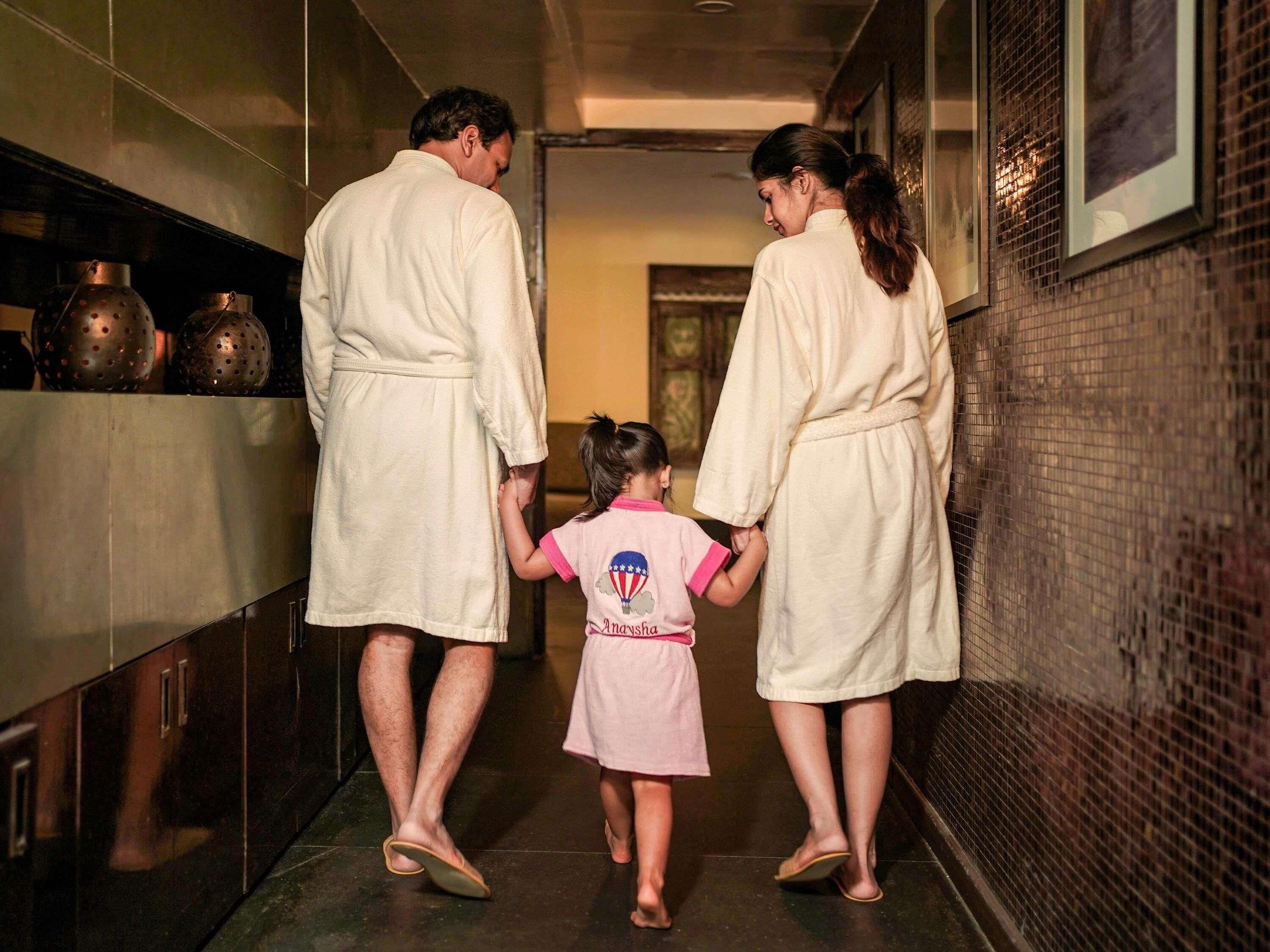 Couples treatment rooms, sauna, hot tub, steam room, body treatments