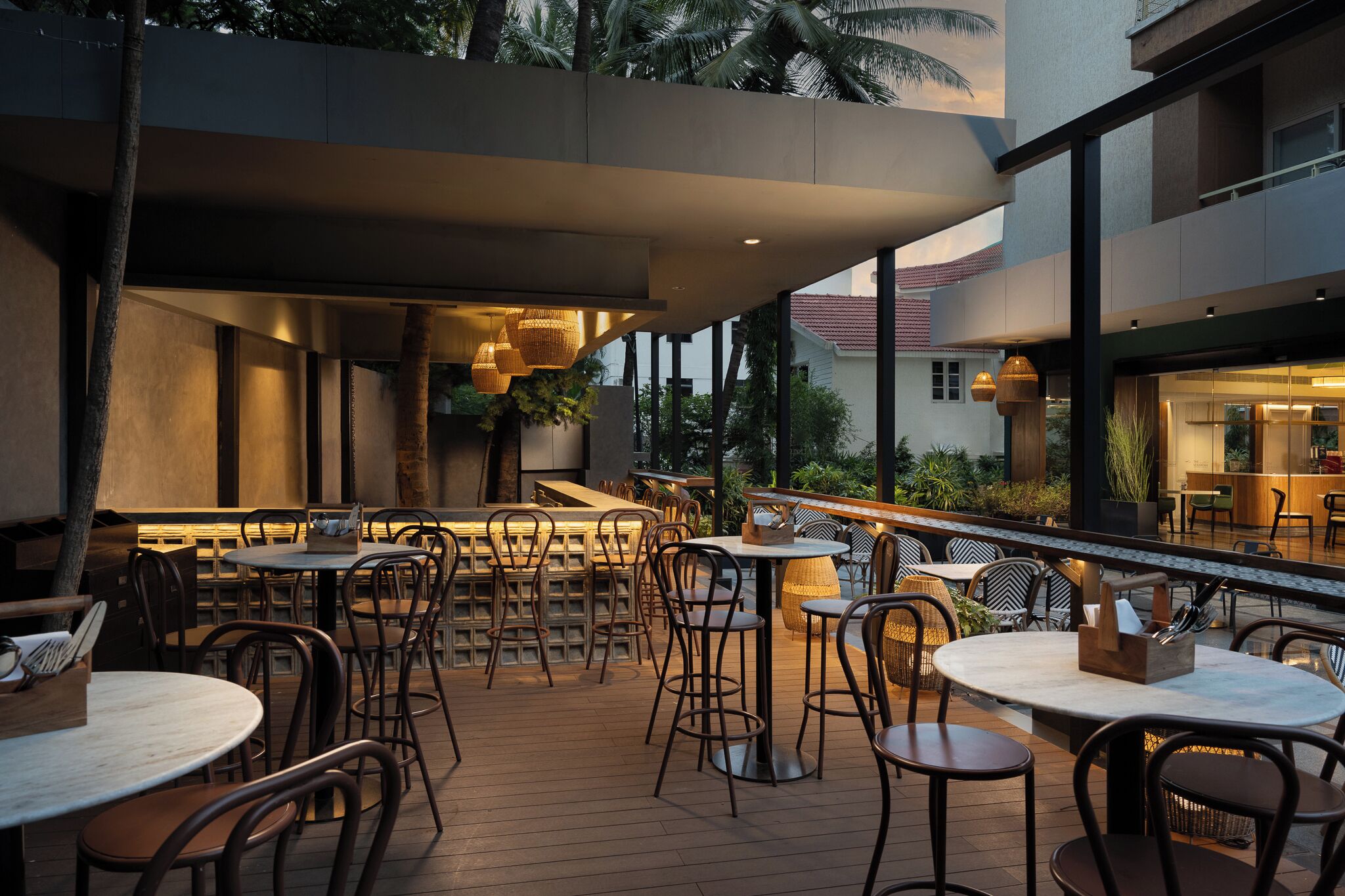 Der serveres morgenmad, frokost og aftensmad med udendørs servering 