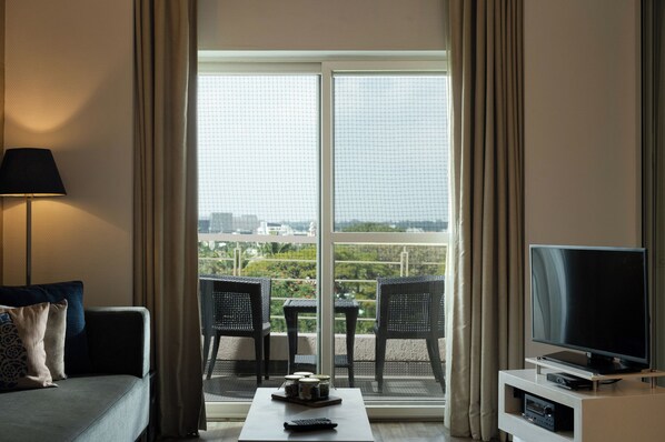 Egyptian cotton sheets, premium bedding, down comforters, minibar