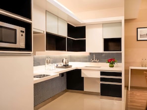 Suite, 1 Bedroom, Balcony | Egyptian cotton sheets, premium bedding, down comforters, minibar - Grand Mercure Bangalore (Bengaluru)