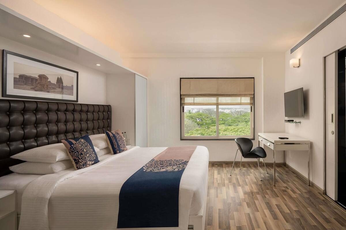 Suite, 1 Bedroom (No Balcony) | Egyptian cotton sheets, premium bedding, down comforters, minibar
