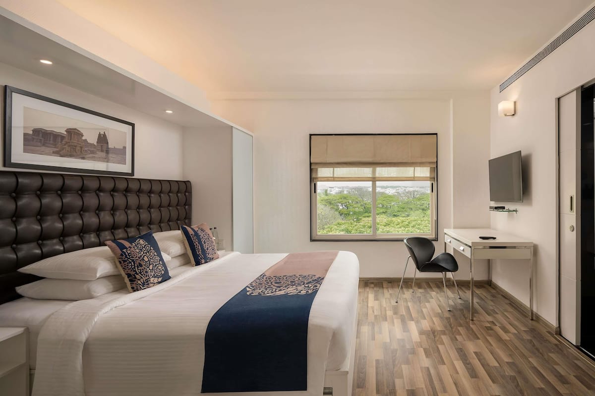 Suite, 1 Bedroom (No Balcony) | Egyptian cotton sheets, premium bedding, down comforters, minibar