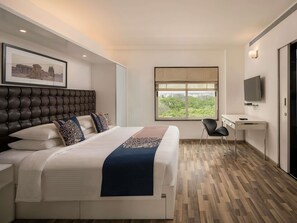 Suite, 1 Bedroom (No Balcony) | Egyptian cotton sheets, premium bedding, down comforters, minibar - Grand Mercure Bangalore (Bengaluru)
