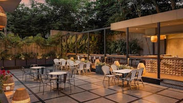 Breakfast, lunch, dinner served; al fresco dining