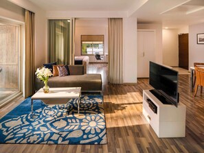 Suite, 1 Bedroom (No Balcony) | Egyptian cotton sheets, premium bedding, down comforters, minibar - Grand Mercure Bangalore (Bengaluru)