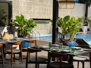 Breakfast, lunch, dinner served; al fresco dining 