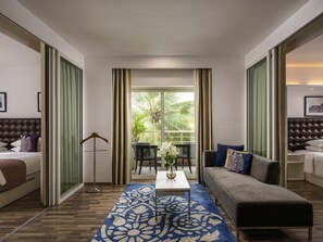 Egyptian cotton sheets, premium bedding, down duvets, minibar - Grand Mercure Bangalore (Bengaluru)