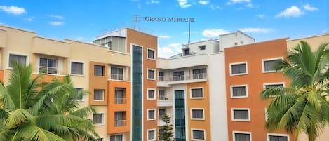 Vista frontal de la propiedad