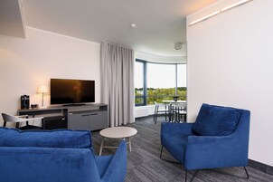 Suite, vistas al río | Ropa de cama hipoalergénica y escritorio