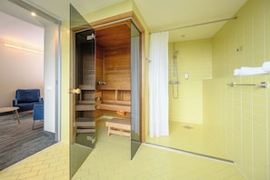 Suite, River View | Hypo-allergenic bedding, desk, laptop workspace, soundproofing