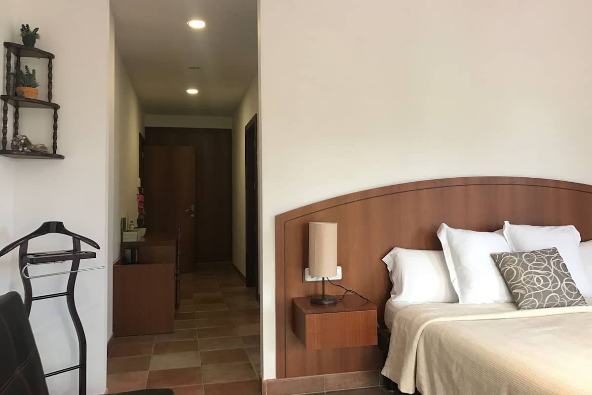 Junior-Suite | Schreibtisch, Verdunkelungsvorhänge, schallisolierte Zimmer