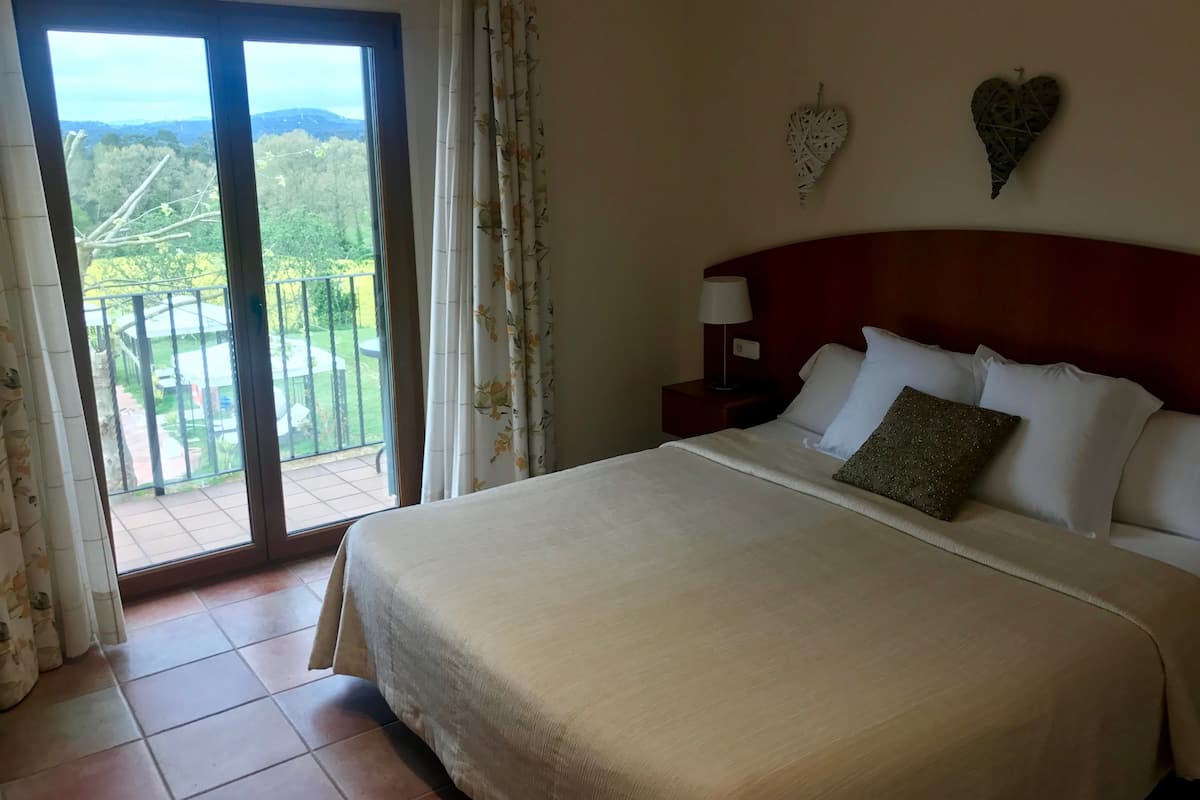 Habitación doble superior | Escritorio, cortinas blackout, insonorización y wifi gratis 