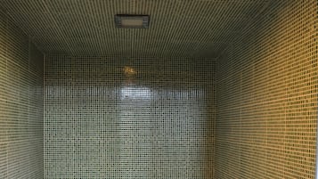 Sauna, perawatan tubuh, body scrub, dan perawatan wajah