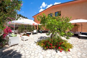 Bar (on property) - Casale Romano Resort (Motta Camastra)