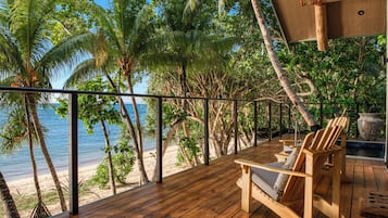 Beach Front Tree House with Plunge Pool | Terrass/Patio