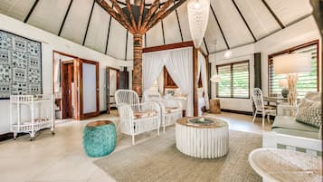 Bungalou, vistes a l'oceà | Roba de llit d'alta qualitat, minibar i caixa forta a l'habitació