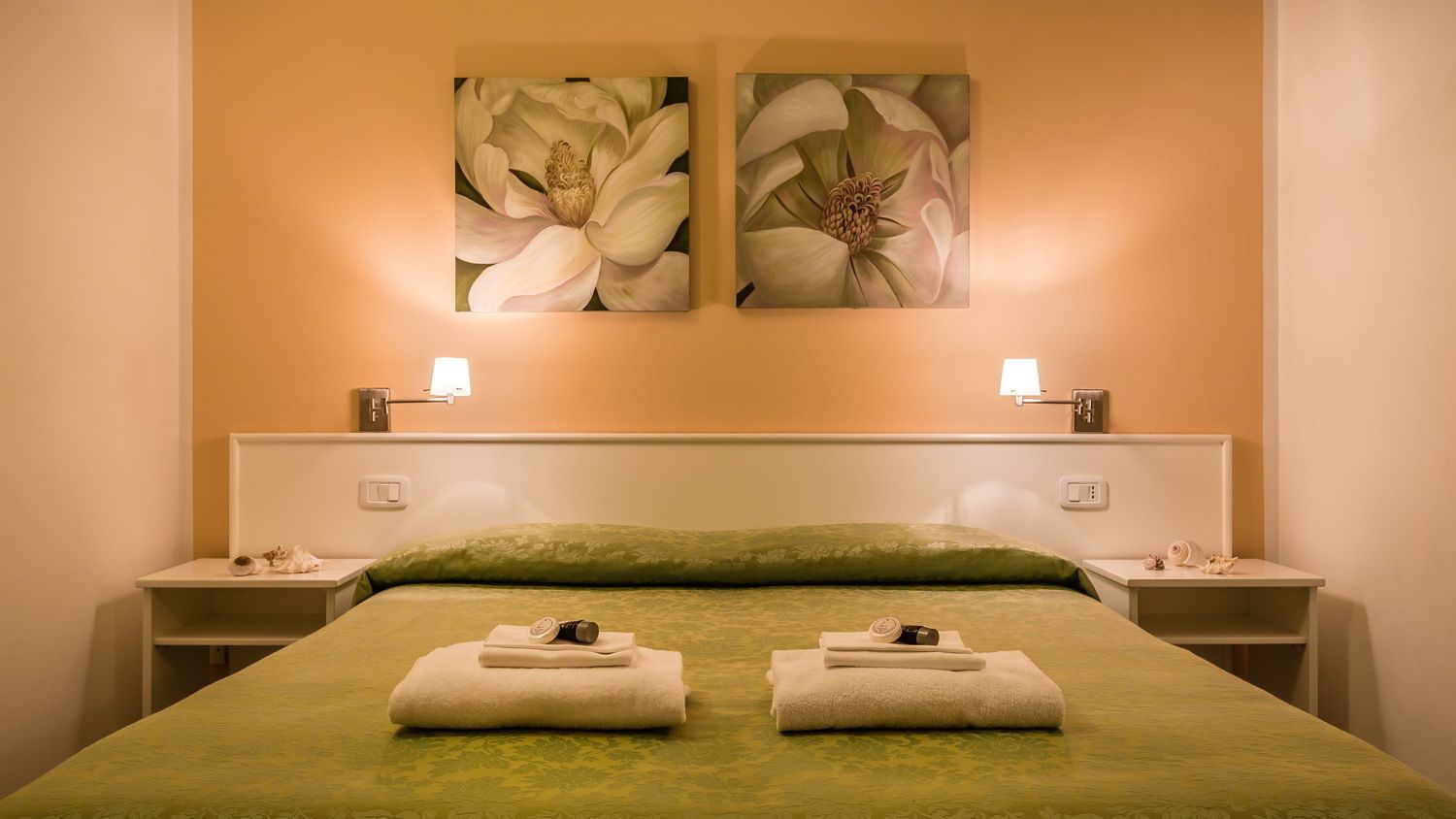 standard double room | in-room safe, desk, soundproofing, free wifi