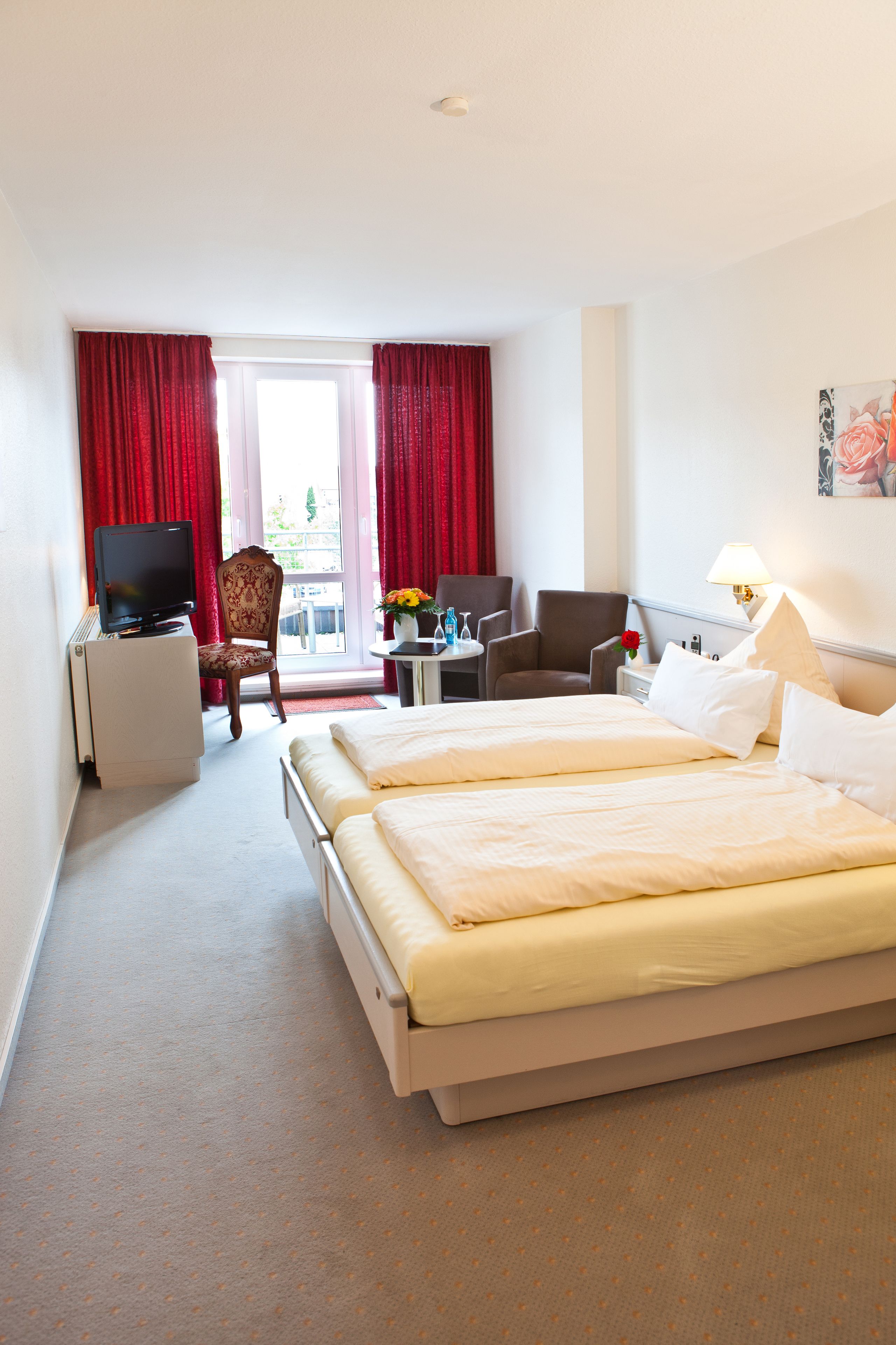 standard room | minibar, in-room safe, desk, free wifi