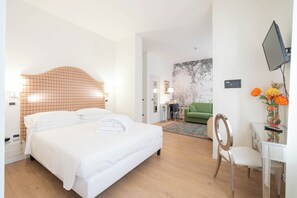 Minibaari, tallelokero huoneessa, ilmainen Wi-Fi, vuodevaatteet