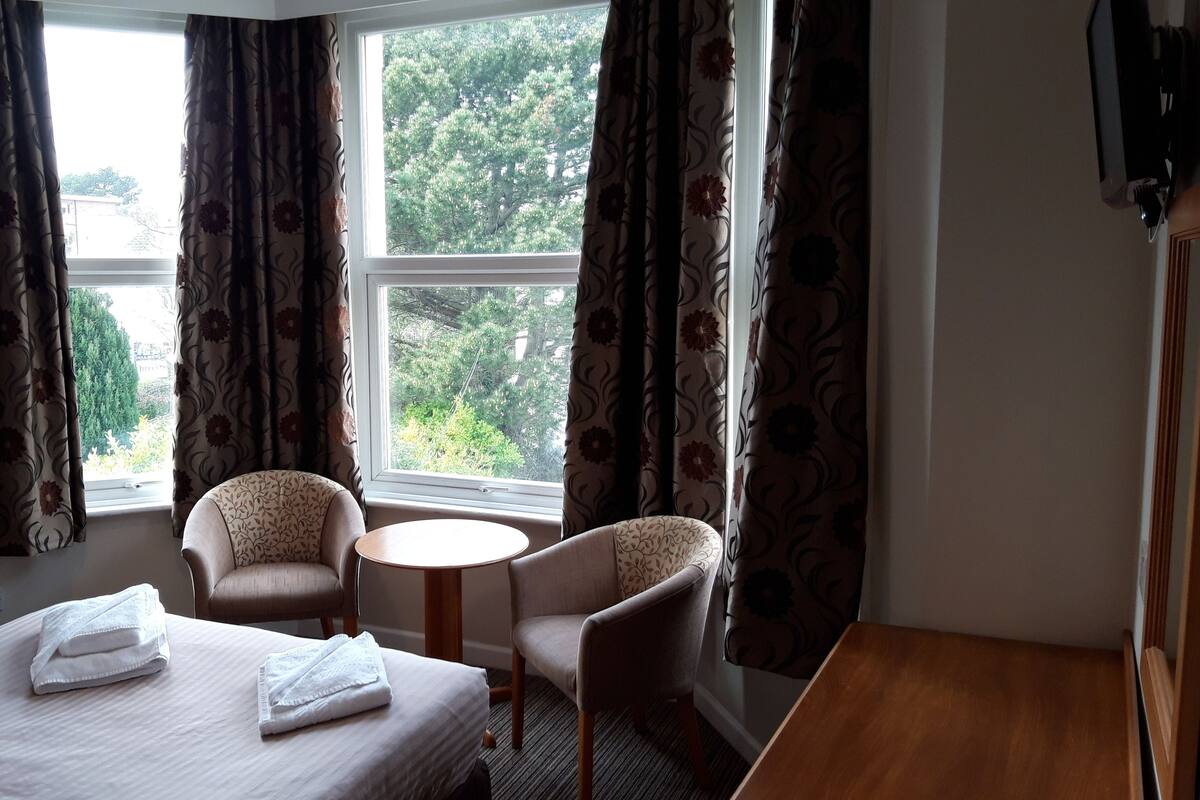 Double Room, 1 Double Bed | Desk, iron/ironing board (on request), WiFi (free), bed sheets