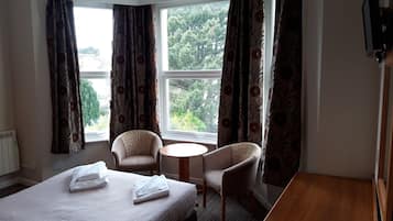 ダブルルーム ダブルベッド 1 台 | デスク、アイロン / アイロン台、WiFi (無料)、ベッドシーツ