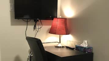 Quarto econômico, 1 cama de casal | TV