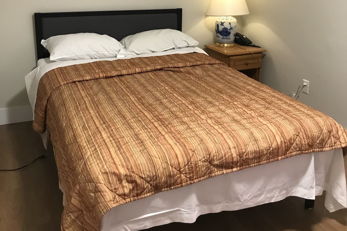 Economy Room, 1 Double Bed | Individually decorated, desk, rollaway beds, free WiFi