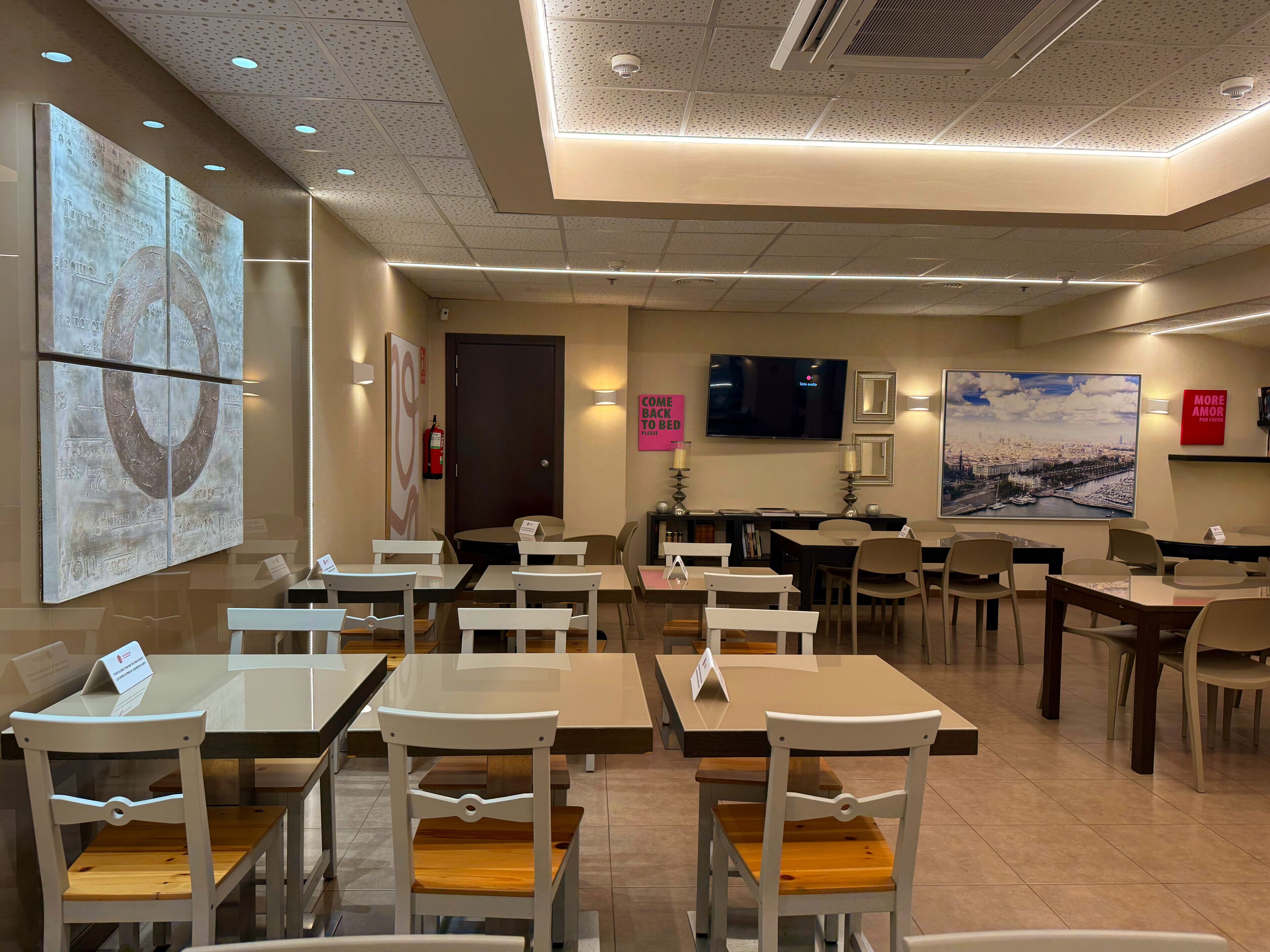 Se ofrece un desayuno bufé todos los días (por un coste adicional)