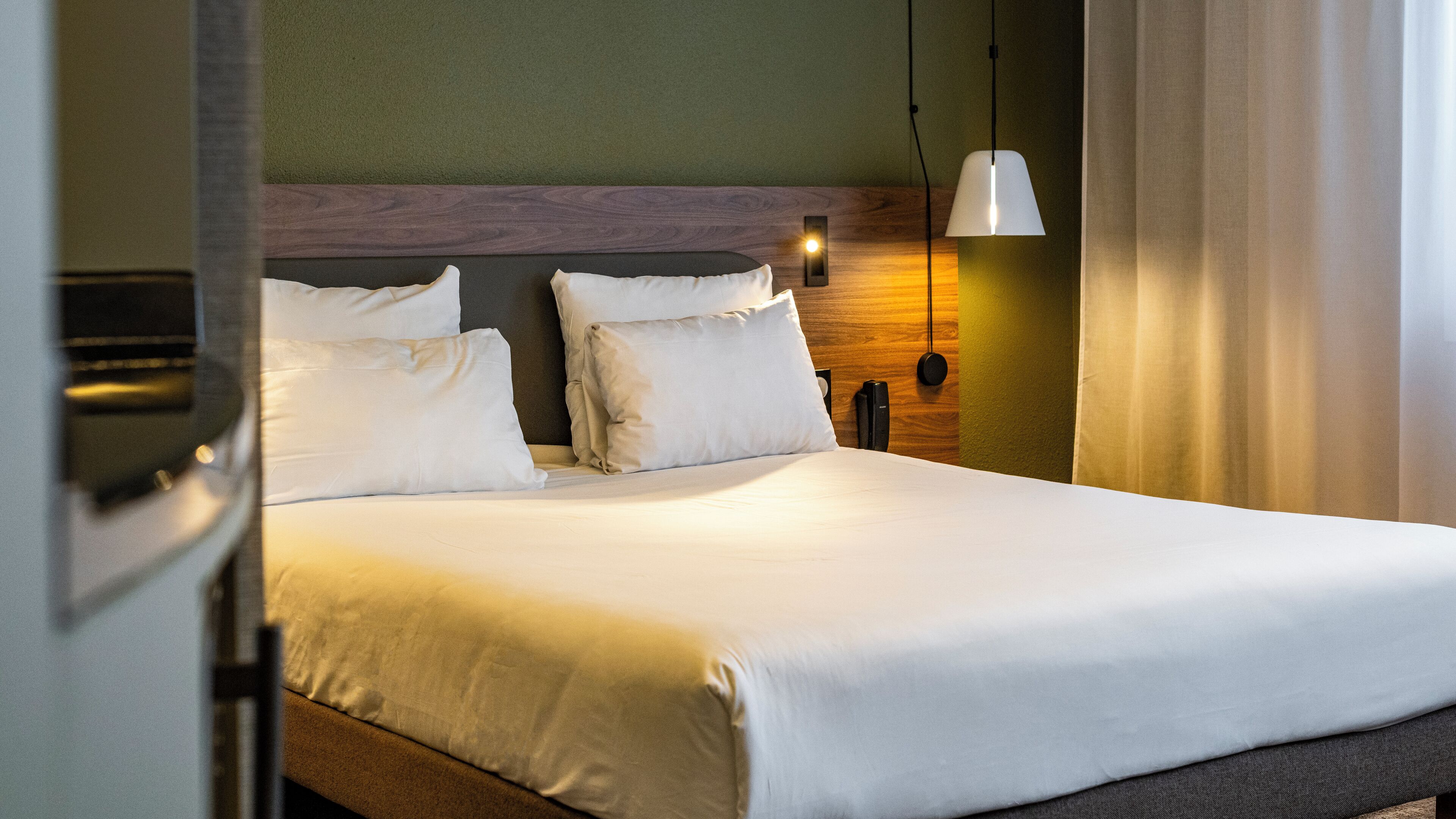 premium bedding, in-room safe, desk, blackout curtains