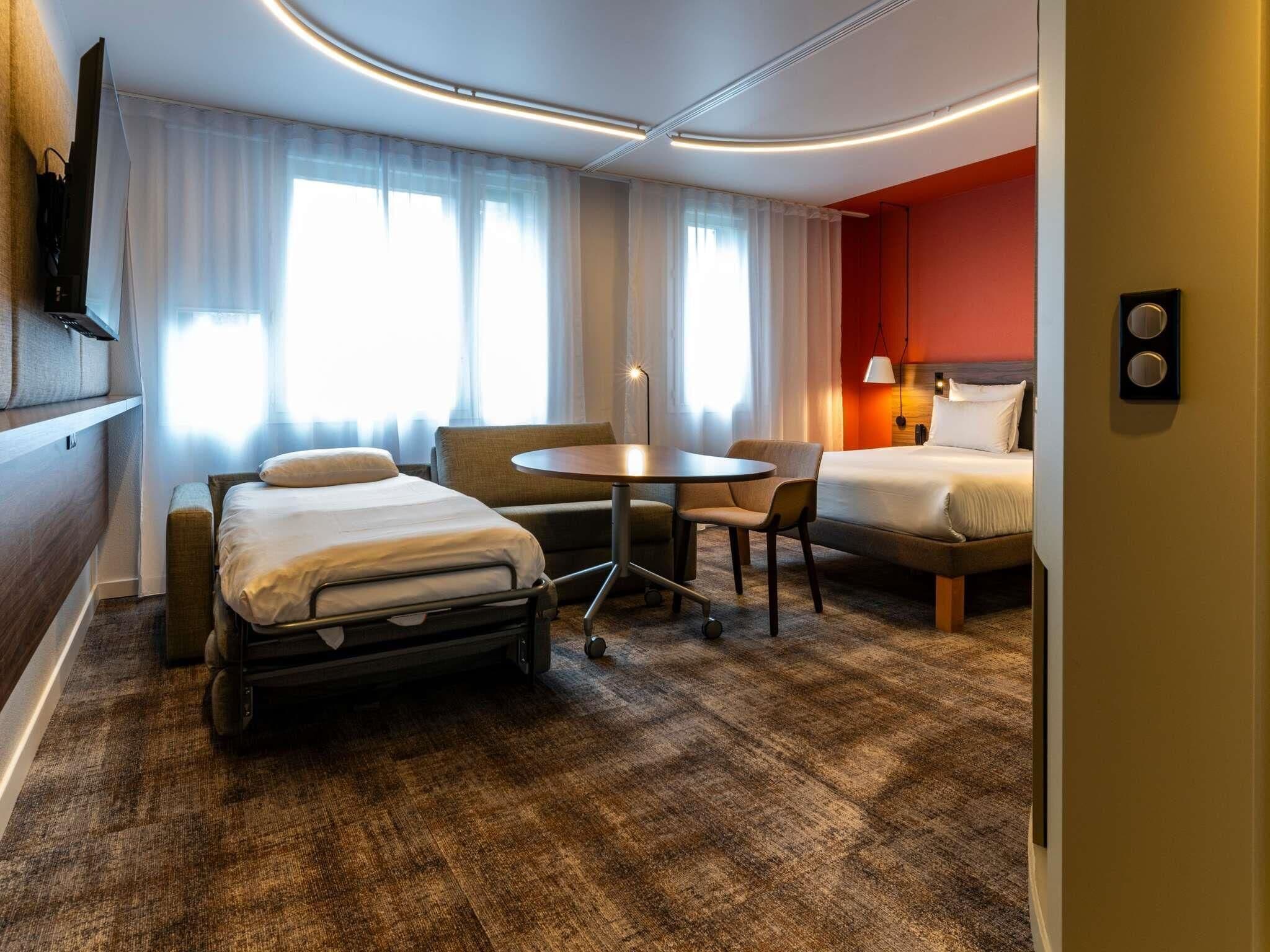 Standard Suite, 1 double bed and 1 single sofa bed | Premium bedding, in-room safe, desk, blackout drapes