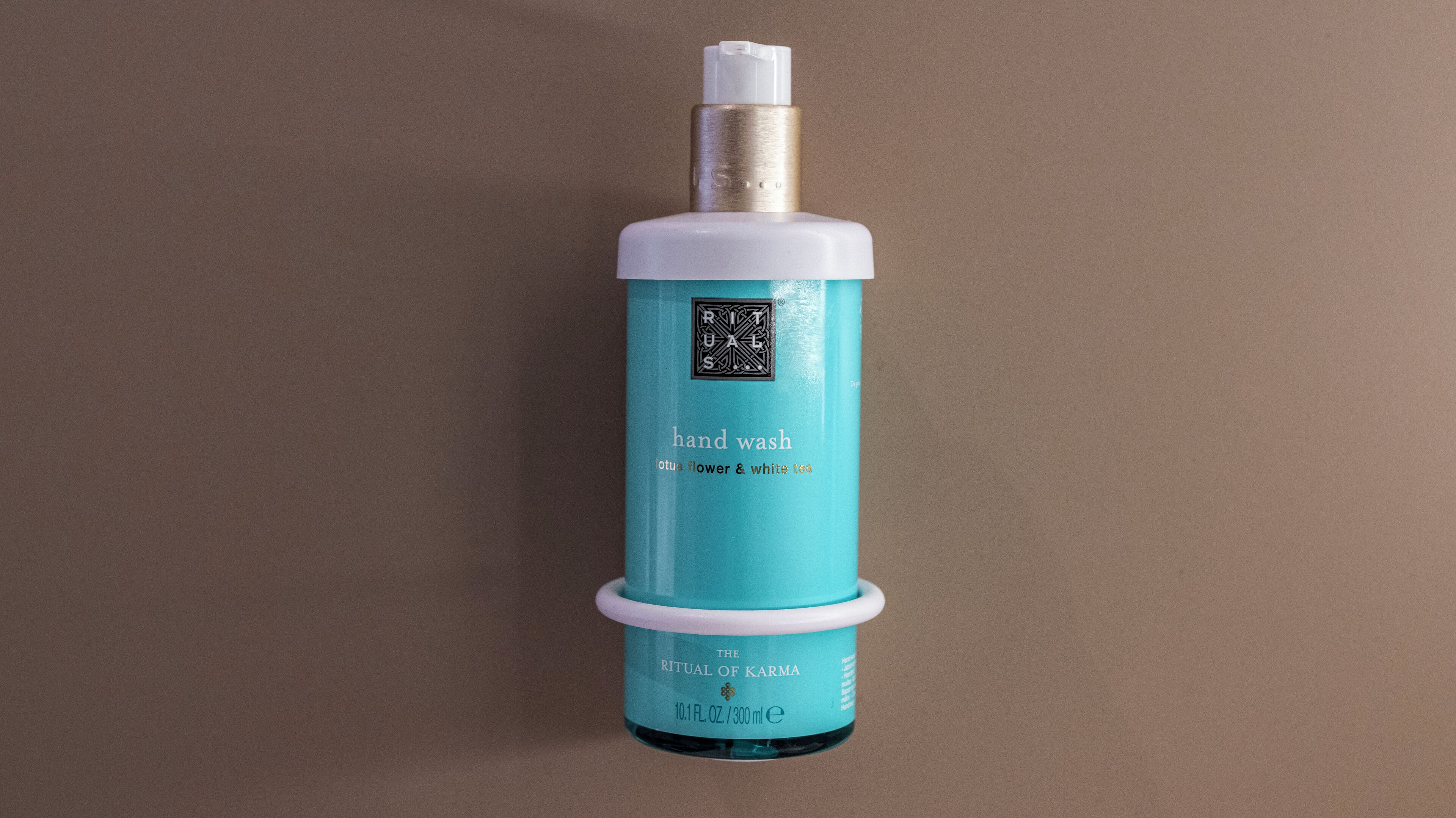 separate bathtub and shower, rainfall showerhead