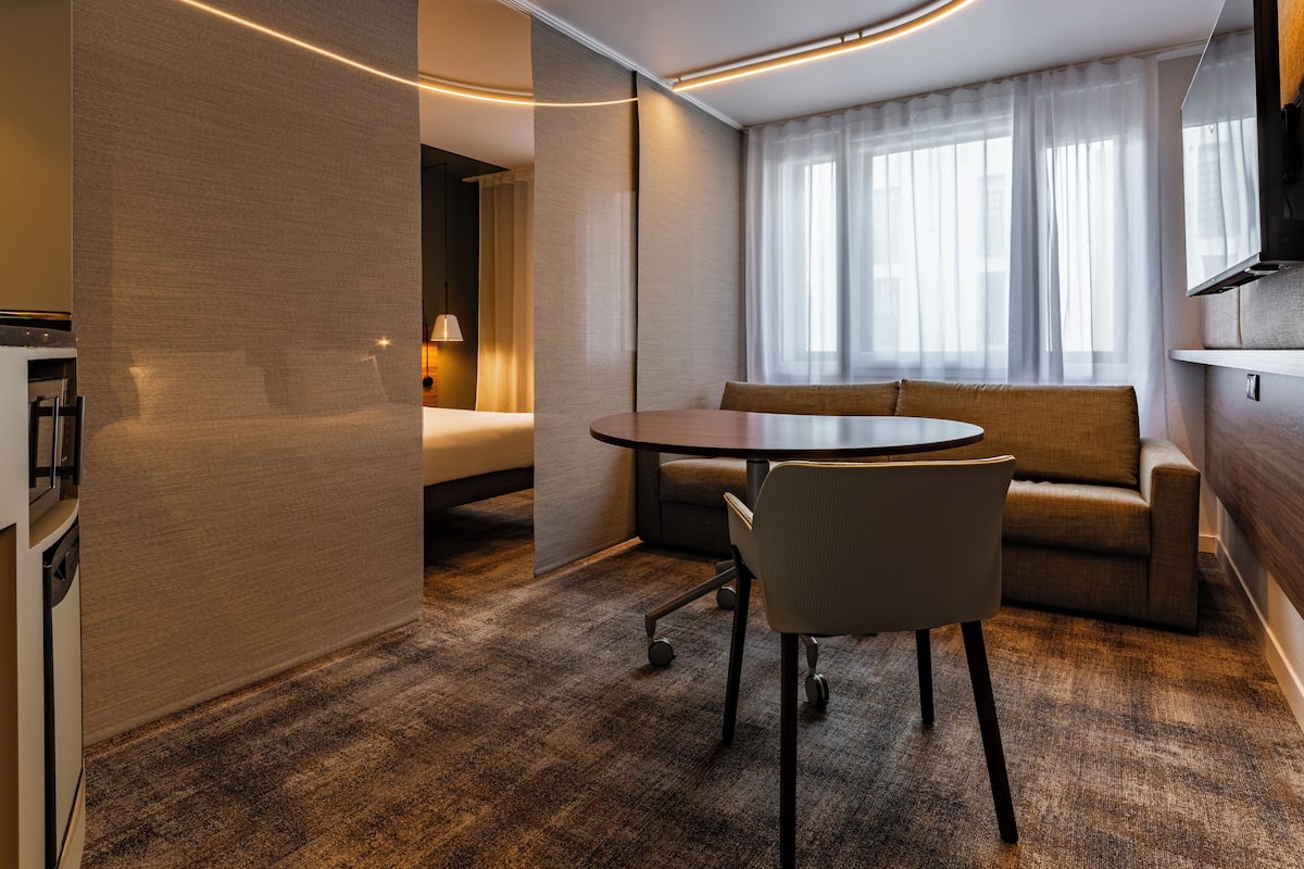 Premium bedding, in-room safe, desk, blackout curtains
