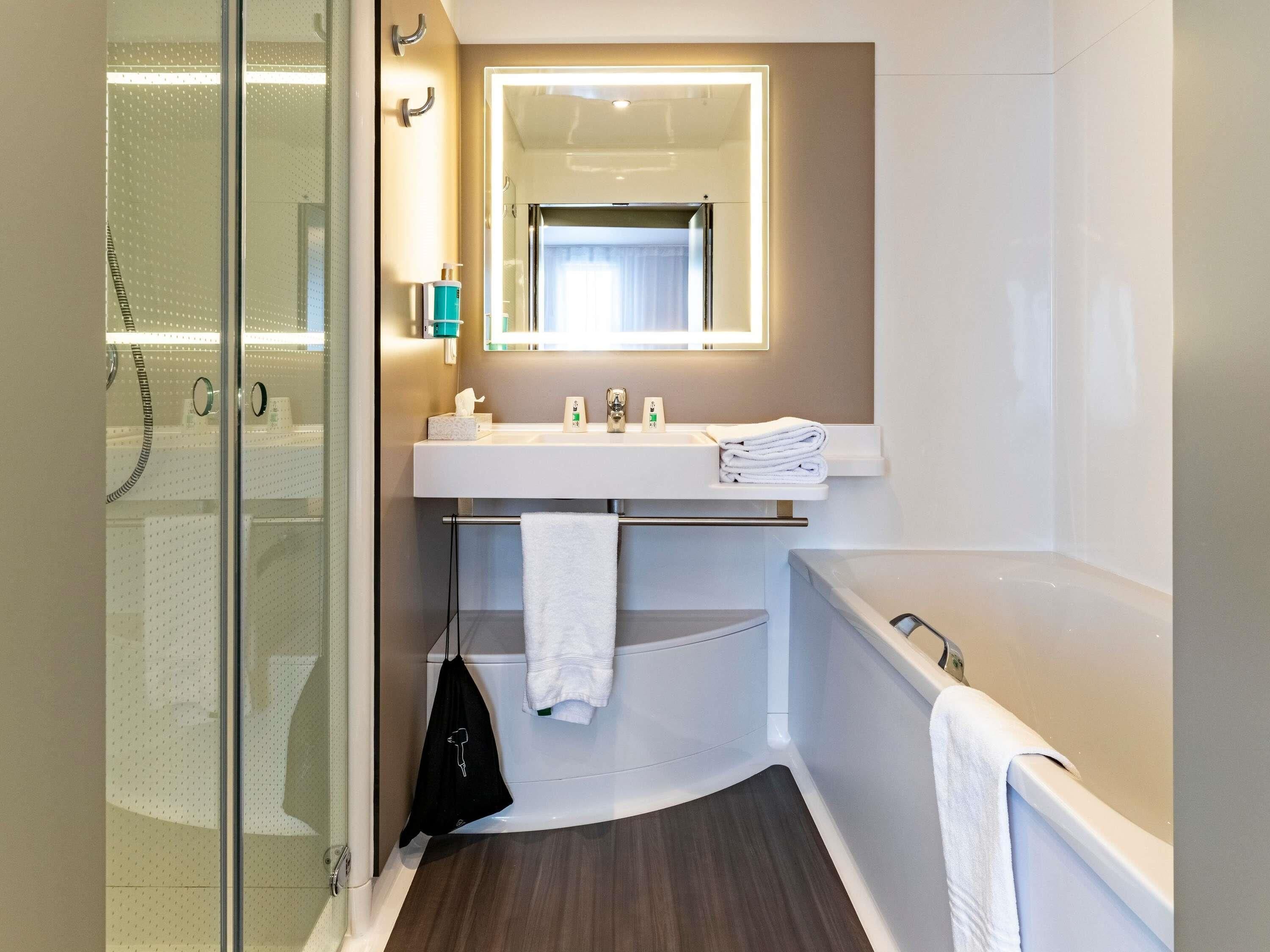 Literie de qualité supérieure, coffres-forts dans les chambres, bureau