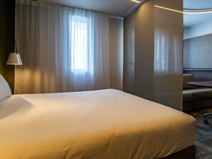 Premium bedding, in-room safe, desk, blackout drapes - Novotel Suites Reims Centre (Reims)
