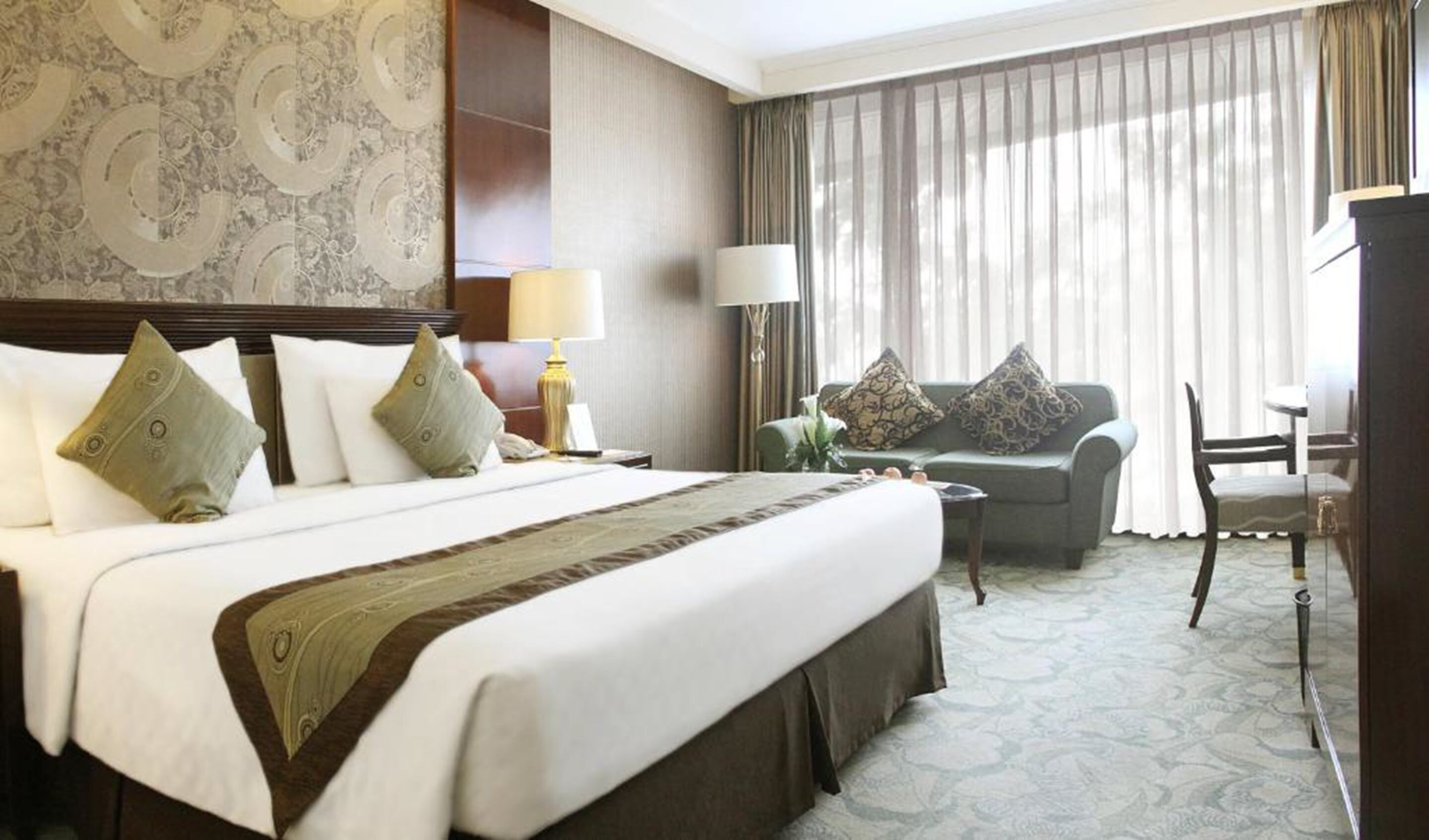 in-room safe, desk, laptop workspace, iron/ironing board