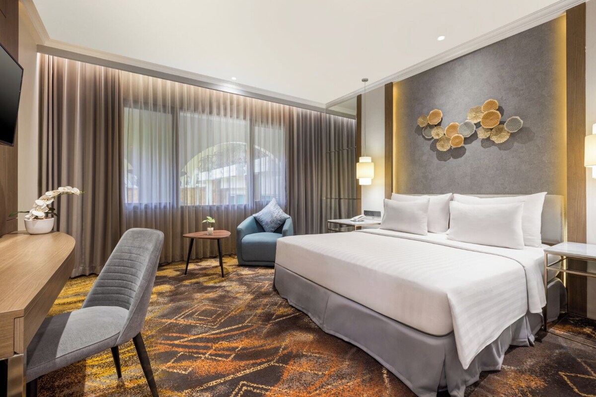 Deluxe Room | In-room safe, desk, laptop workspace, iron/ironing board (on request)