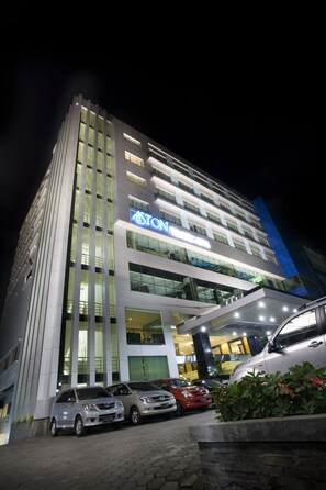 Front of property - evening/night