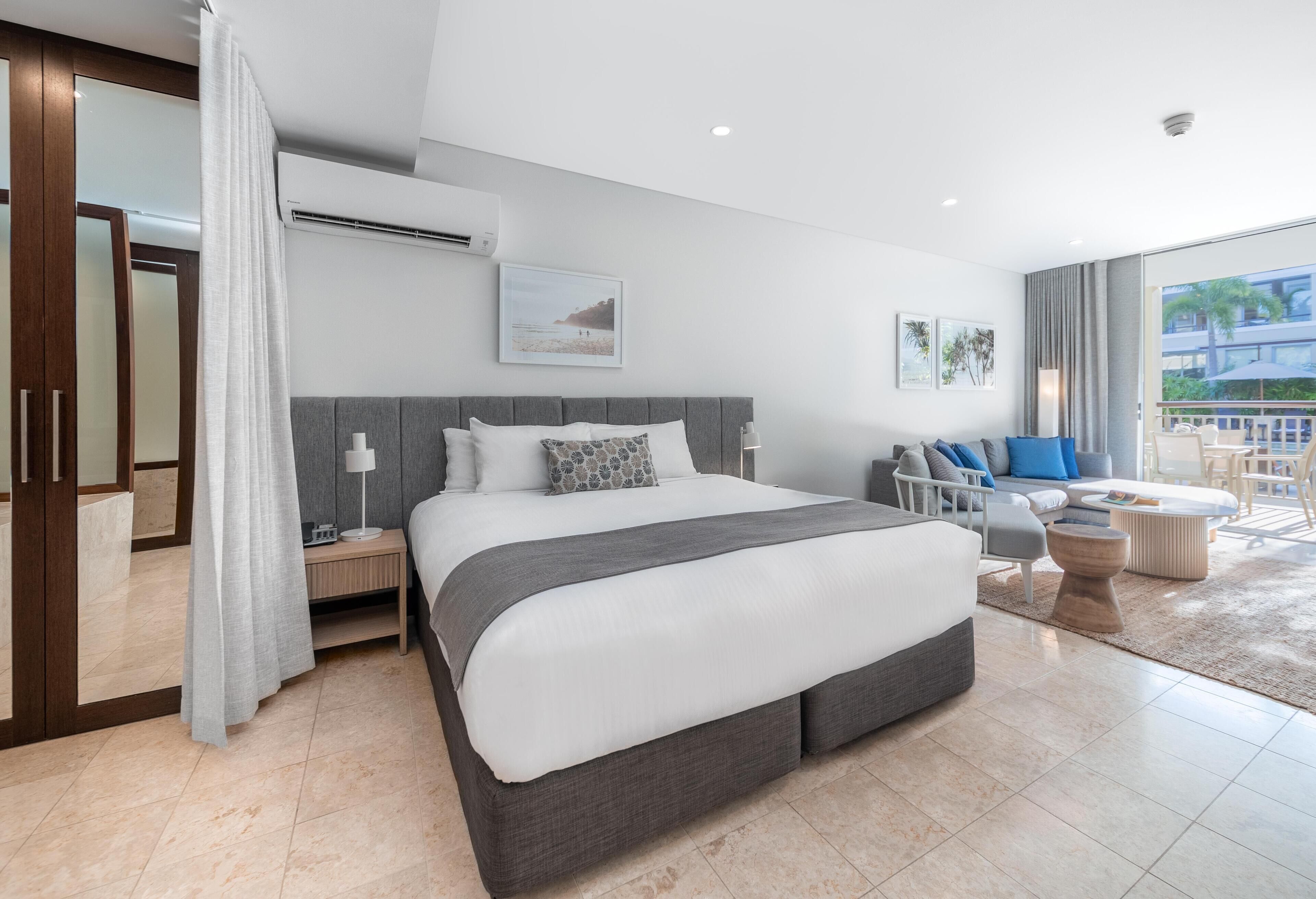 Studio Pool | In-room safe, iron/ironing board, cribs/infant beds, WiFi