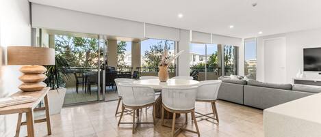 Coffres-forts dans les chambres, fer et planche à repasser