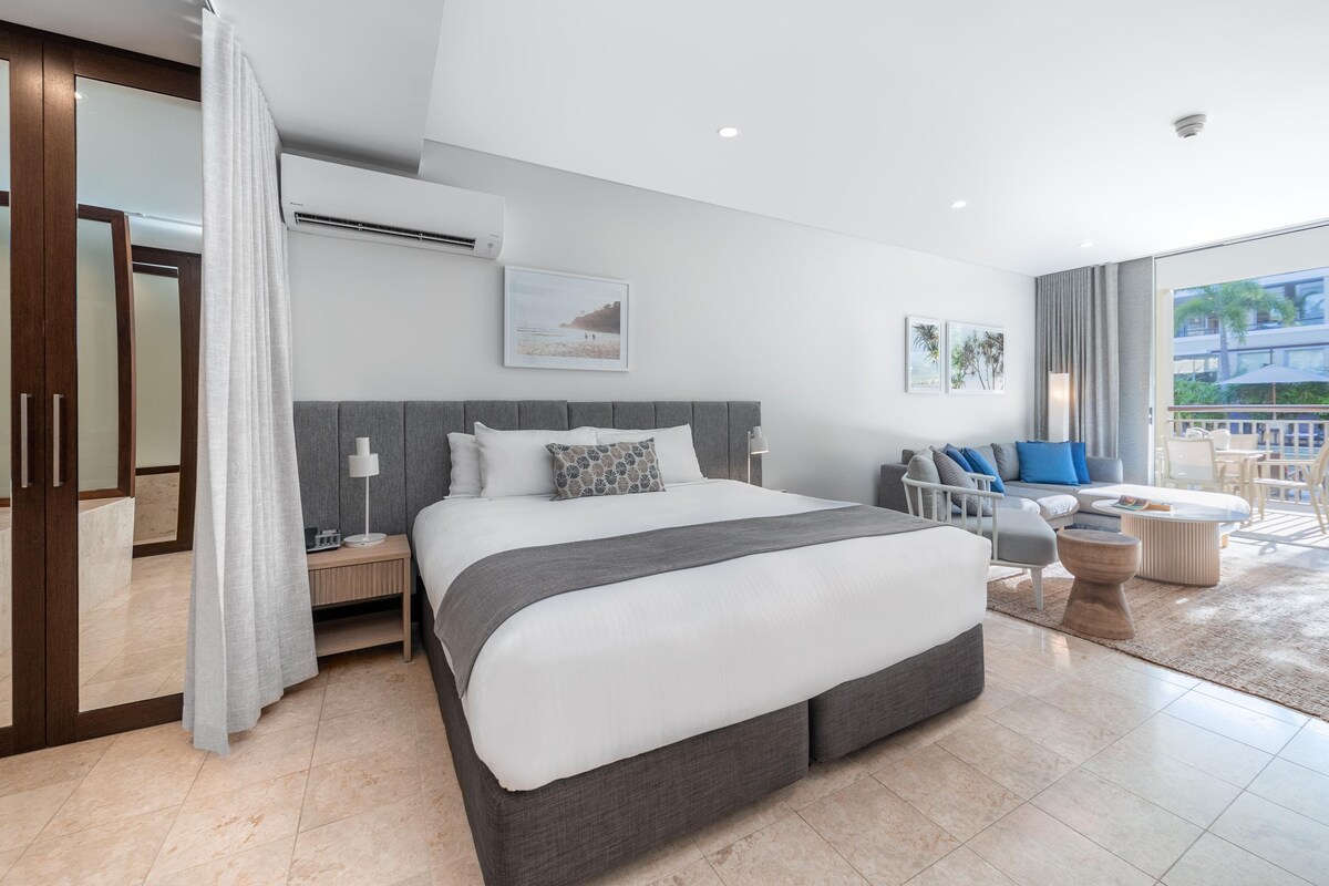 Studio Pool | In-room safe, iron/ironing board, cribs (surcharge), WiFi (surcharge)
