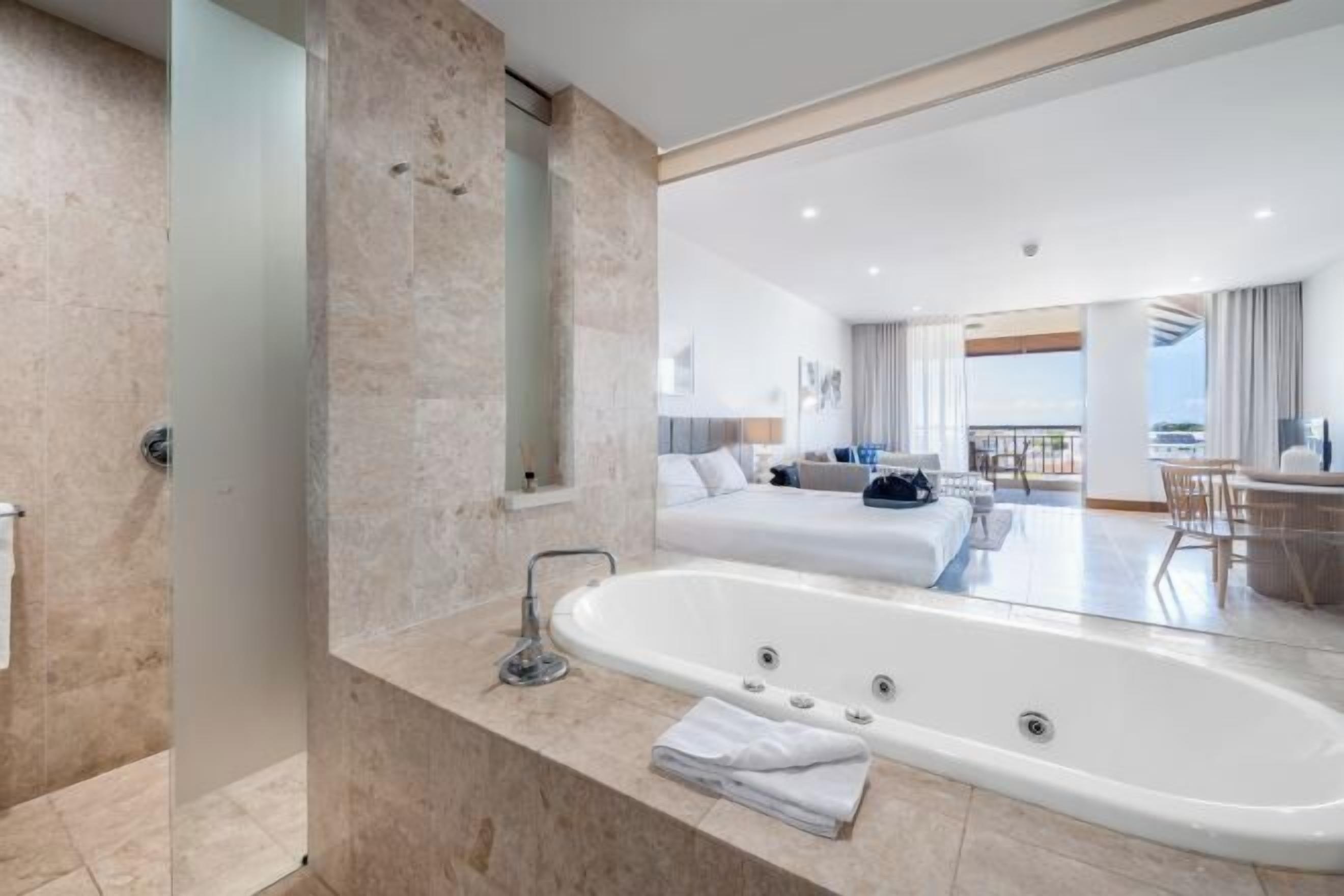 Safe på rommet, strykejern/-brett, barnesenger og wi-fi (mot et tillegg)