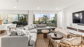 In-room safe, iron/ironing board, cots/infant beds, WiFi - Oaks Casuarina Santai Resort (Casuarina)