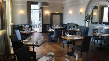 Lunch and dinner served