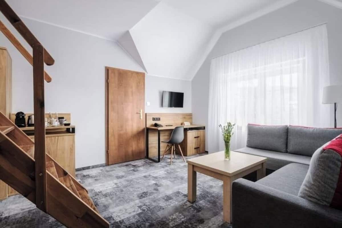 superior room, 1 queen bed with sofa bed | 1 bedroom, minibar, desk, iron/ironing board