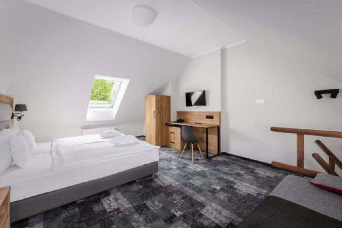 superior room, 1 queen bed with sofa bed | 1 bedroom, minibar, desk, iron/ironing board