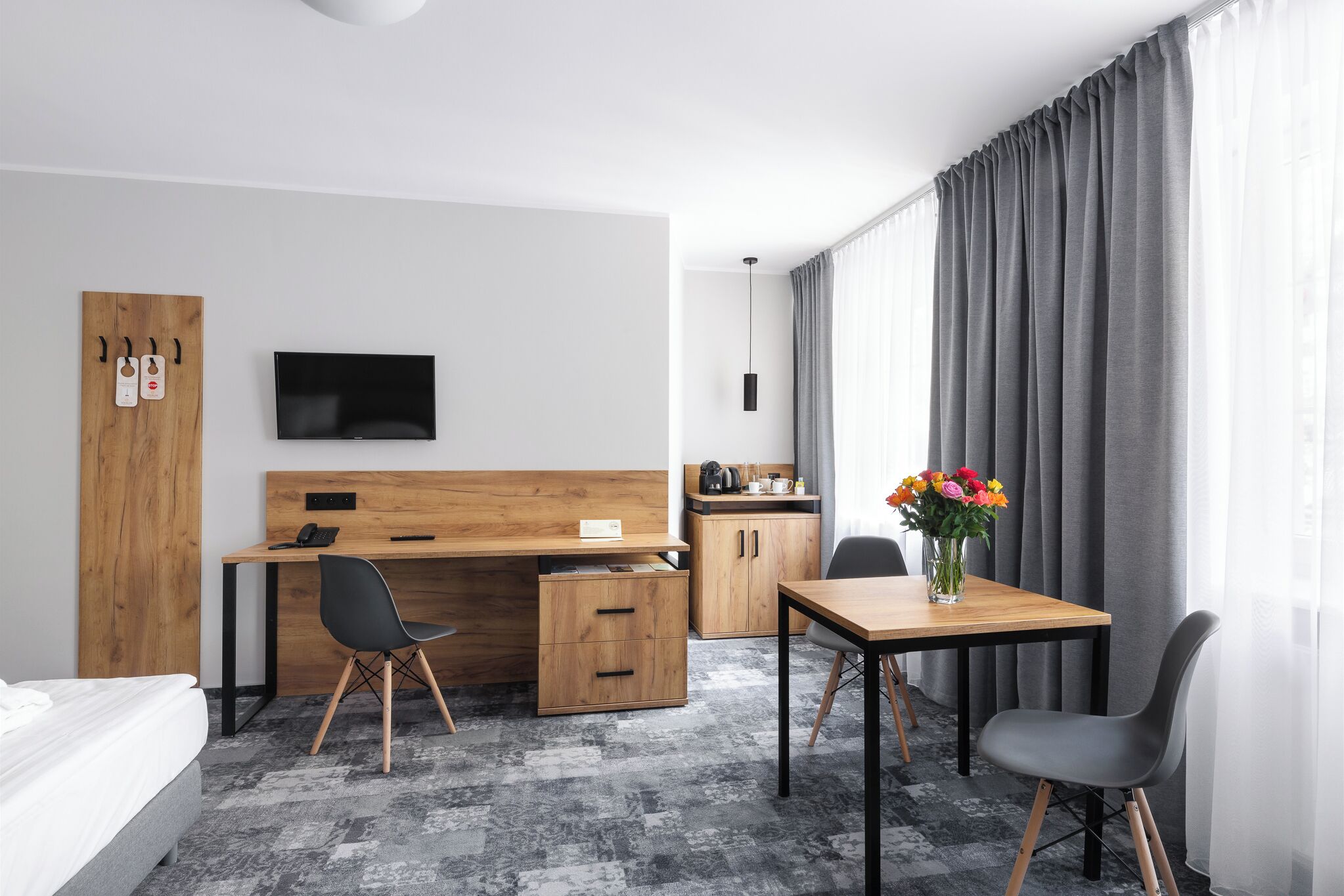 family room, 1 queen bed with sofa bed | 1 bedroom, minibar, desk, iron/ironing board