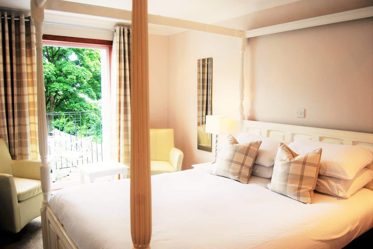 Standaard tweepersoonskamer, balkon, uitzicht op zee | Een bureau, extra bedden, gratis wifi, beddengoed