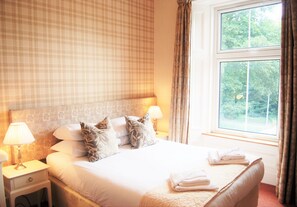 Family Quadruple Room, 2 Bedrooms, Sea View | Desk, rollaway beds, free WiFi, bed sheets - Kingswood Hotel (Burntisland)