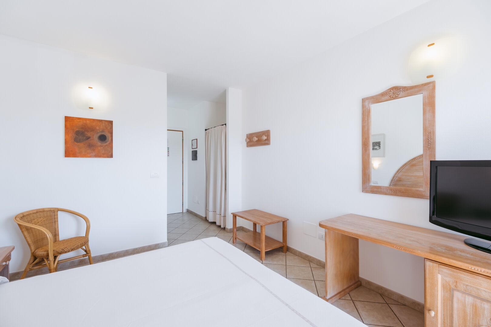 standard double room | select comfort beds, minibar, in-room safe, desk