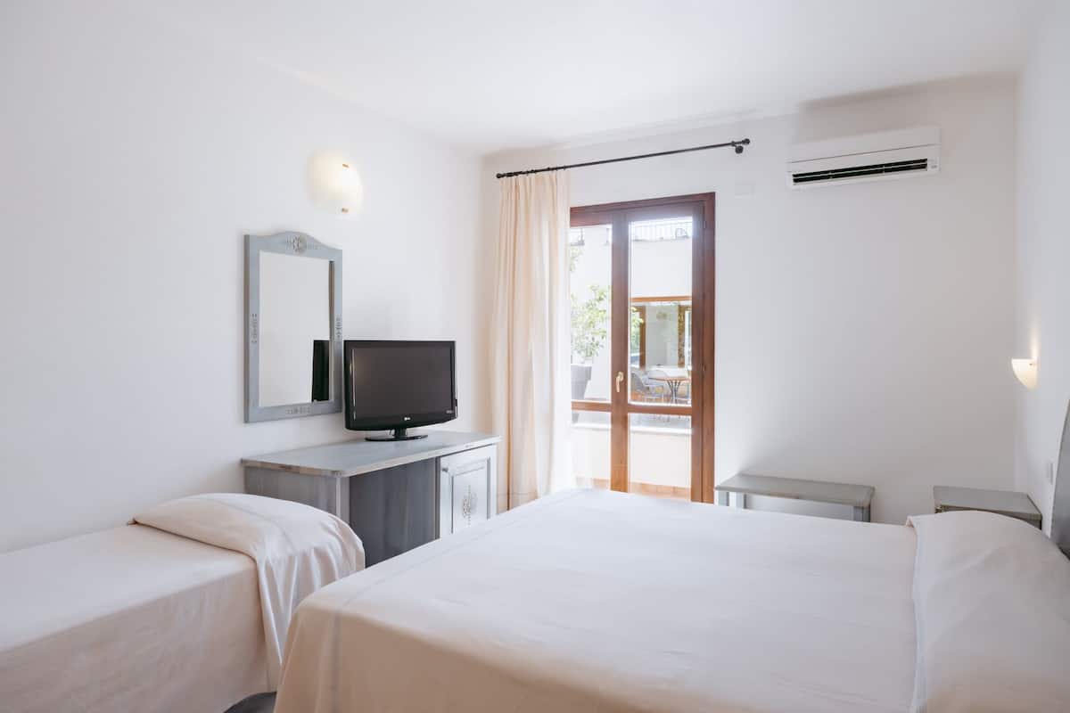 standard triple room | select comfort beds, minibar, in-room safe, desk